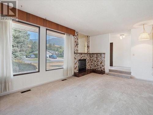 1013 Bridgeview Crescent, Ootischenia, BC - Indoor With Fireplace