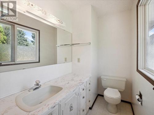 1013 Bridgeview Crescent, Ootischenia, BC - Indoor Photo Showing Bathroom