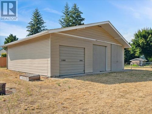 1013 Bridgeview Crescent, Ootischenia, BC - Outdoor With Exterior