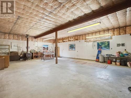 1013 Bridgeview Crescent, Ootischenia, BC - Indoor Photo Showing Garage