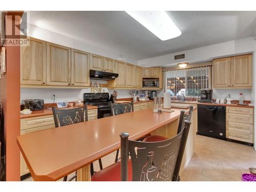 323 Mcpherson Place, Prince George, BC - Indoor Photo Showing Kitchen