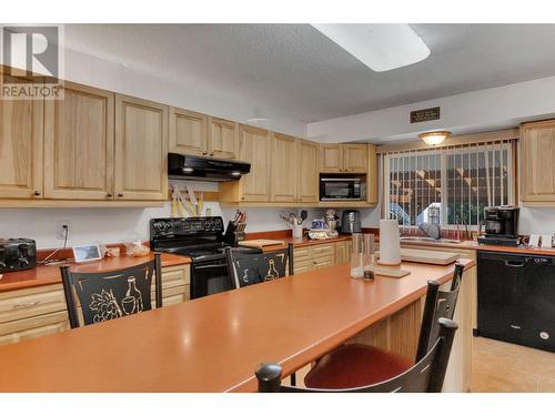 323 Mcpherson Place, Prince George, BC - Indoor Photo Showing Kitchen