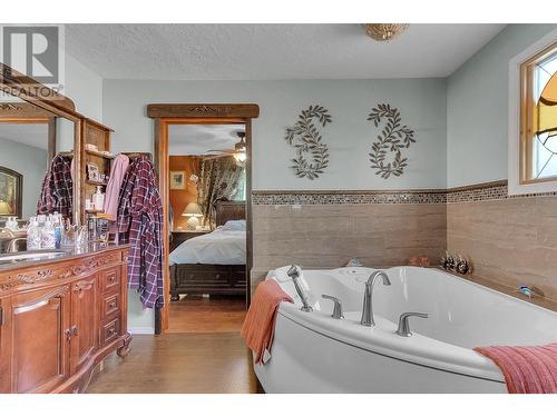 323 Mcpherson Place, Prince George, BC - Indoor Photo Showing Bathroom