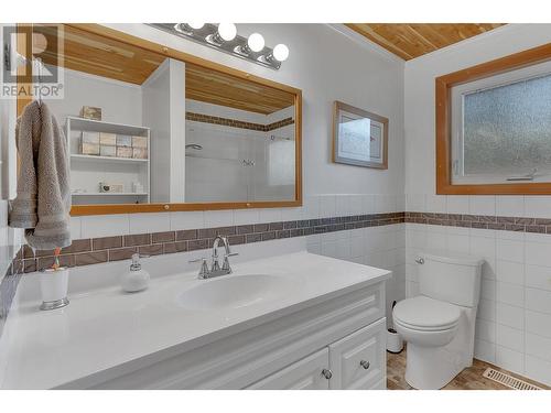 323 Mcpherson Place, Prince George, BC - Indoor Photo Showing Bathroom