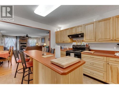 323 Mcpherson Place, Prince George, BC - Indoor Photo Showing Kitchen