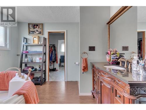 323 Mcpherson Place, Prince George, BC - Indoor Photo Showing Kitchen