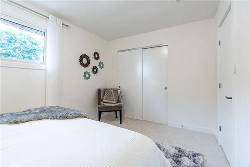 51 Woodman Drive N, Hamilton, ON - Indoor Photo Showing Bedroom