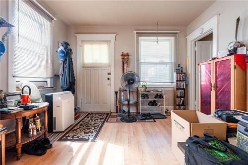 8 Maitland Street, Thorold, ON - Indoor Photo Showing Laundry Room