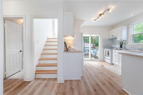 344 East 12Th Street, Hamilton, ON - Indoor Photo Showing Kitchen