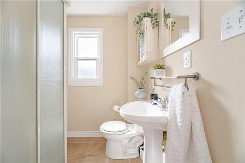 344 East 12Th Street, Hamilton, ON - Indoor Photo Showing Bathroom