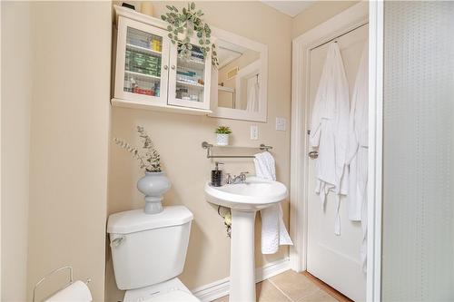 344 East 12Th Street, Hamilton, ON - Indoor Photo Showing Bathroom