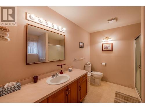 2 Royal Ann Court Unit# 10, Osoyoos, BC - Indoor Photo Showing Bathroom