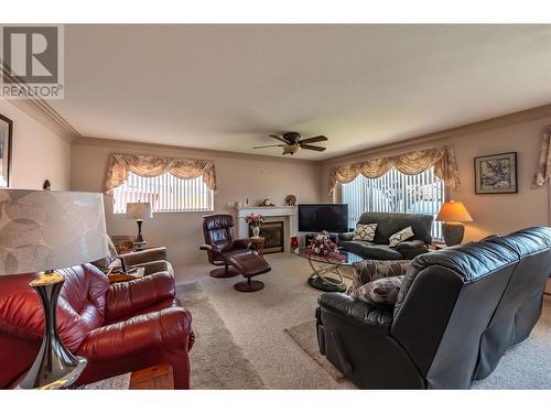 2 Royal Ann Court Unit# 10, Osoyoos, BC - Indoor Photo Showing Living Room