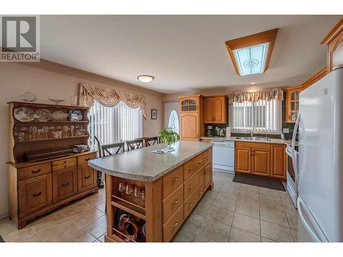 2 Royal Ann Court Unit# 10, Osoyoos, BC - Indoor Photo Showing Kitchen With Double Sink