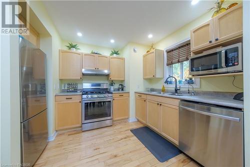 504 Fawn Ridge W, Point Clark, ON - Indoor Photo Showing Kitchen