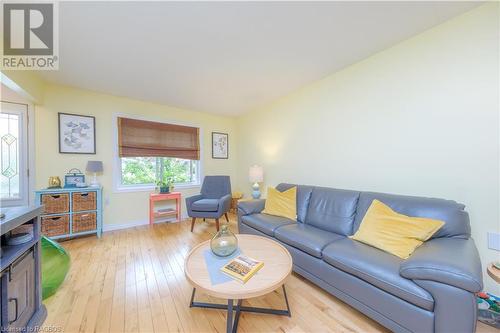 504 Fawn Ridge W, Point Clark, ON - Indoor Photo Showing Living Room