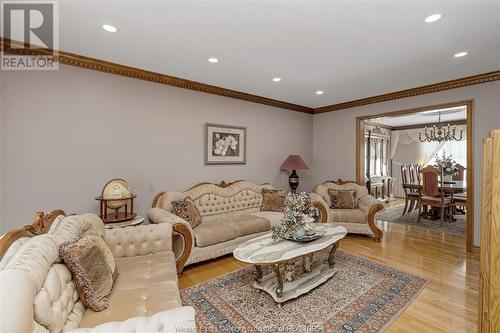 593 Dorset, Tecumseh, ON - Indoor Photo Showing Living Room