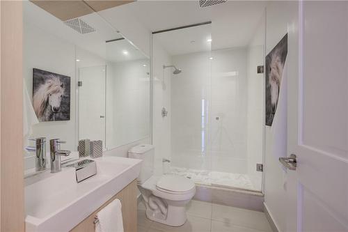 388 Yonge Street|Unit #7116, Toronto, ON - Indoor Photo Showing Bathroom