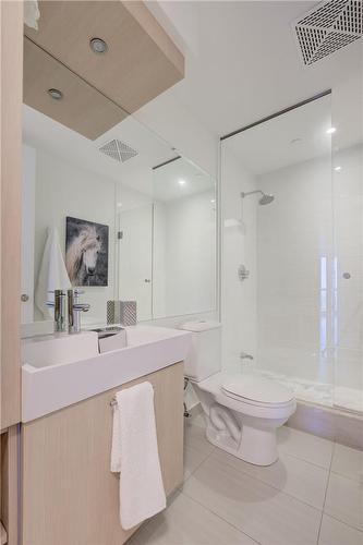 388 Yonge Street|Unit #7116, Toronto, ON - Indoor Photo Showing Bathroom