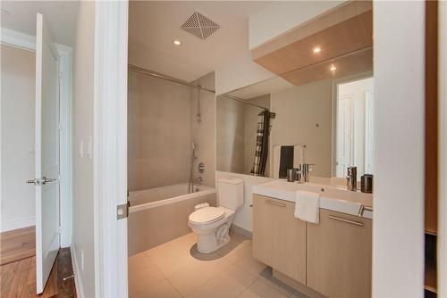 388 Yonge Street|Unit #7116, Toronto, ON - Indoor Photo Showing Bathroom