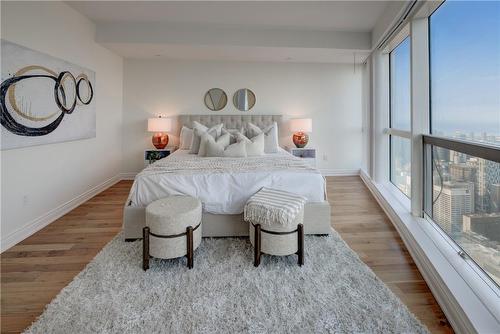 388 Yonge Street|Unit #7116, Toronto, ON - Indoor Photo Showing Bedroom