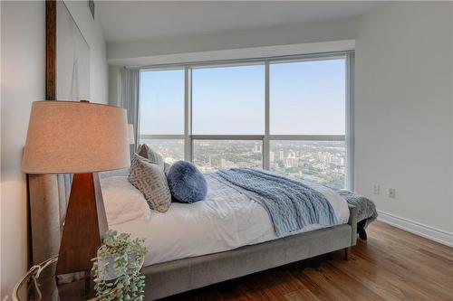 388 Yonge Street|Unit #7116, Toronto, ON - Indoor Photo Showing Bedroom