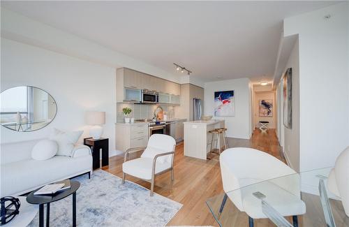 388 Yonge Street|Unit #7116, Toronto, ON - Indoor Photo Showing Other Room