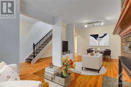 116 Primrose Avenue, Ottawa, ON - Indoor Photo Showing Living Room