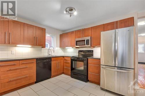 116 Primrose Avenue, Ottawa, ON - Indoor Photo Showing Kitchen