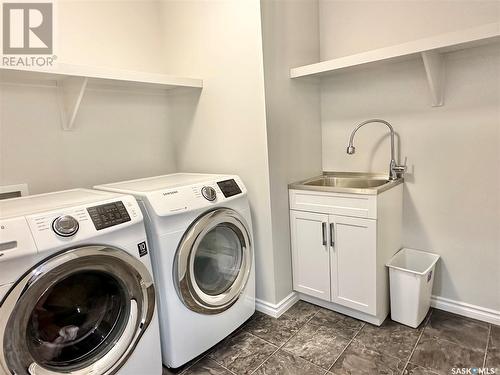 405 Second Avenue E, Spiritwood, SK - Indoor Photo Showing Laundry Room