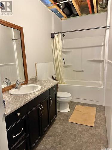 405 Second Avenue E, Spiritwood, SK - Indoor Photo Showing Bathroom