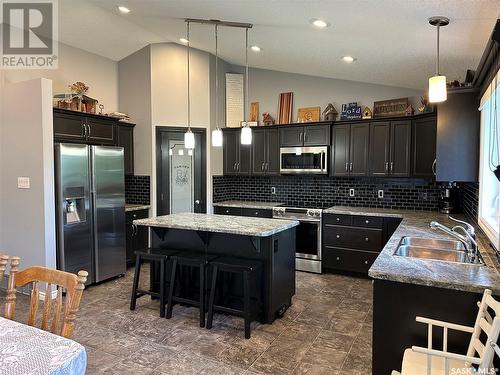 405 Second Avenue E, Spiritwood, SK - Indoor Photo Showing Kitchen With Stainless Steel Kitchen With Double Sink With Upgraded Kitchen