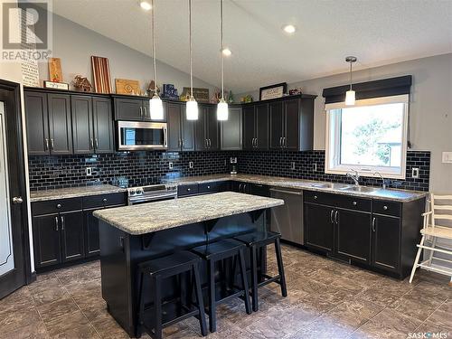 405 Second Avenue E, Spiritwood, SK - Indoor Photo Showing Kitchen With Double Sink With Upgraded Kitchen