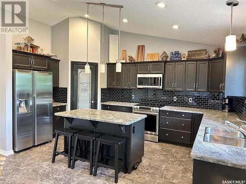 405 Second Avenue E, Spiritwood, SK - Indoor Photo Showing Kitchen With Stainless Steel Kitchen With Double Sink With Upgraded Kitchen