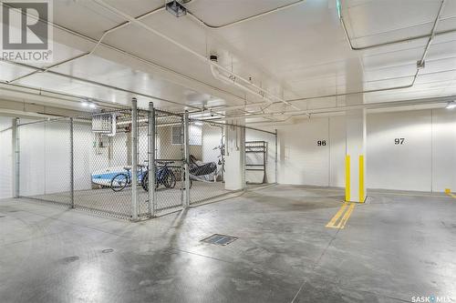 1306 490 2Nd Avenue S, Saskatoon, SK - Indoor Photo Showing Garage