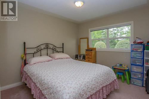 3851 10 Avenue Se, Salmon Arm, BC - Indoor Photo Showing Bedroom