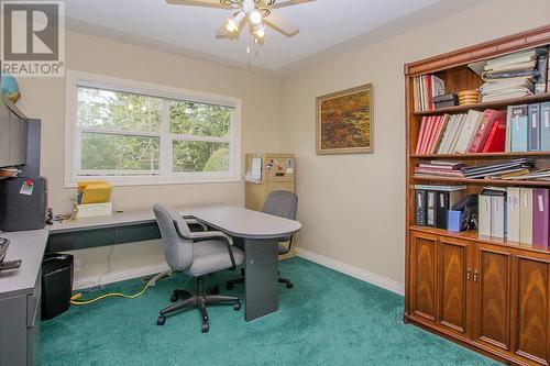 3851 10 Avenue Se, Salmon Arm, BC - Indoor Photo Showing Office