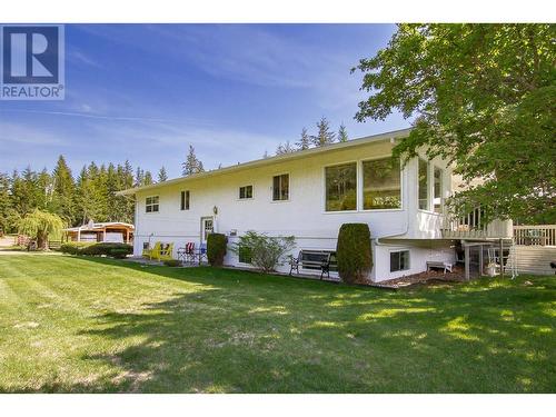 3851 10 Avenue Se, Salmon Arm, BC - Outdoor