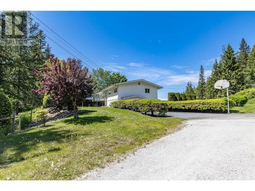 3851 10 Avenue Se, Salmon Arm, BC - Outdoor