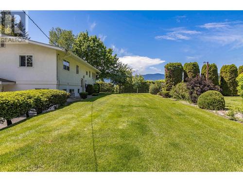 3851 10 Avenue Se, Salmon Arm, BC - Outdoor