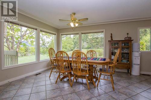 3851 10 Avenue Se, Salmon Arm, BC - Indoor Photo Showing Dining Room