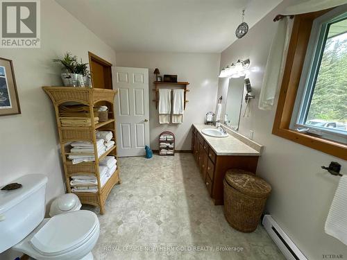 466 Grenfell Road, Timiskaming Remote Area, ON - Indoor Photo Showing Bathroom