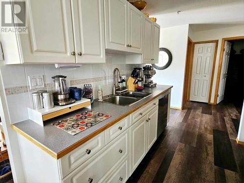 105 Knighton  Road Unit# 109, Kimberley, BC - Indoor Photo Showing Kitchen With Double Sink