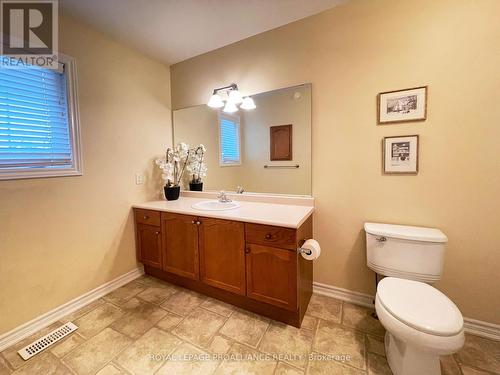 20 Village Crescent, Peterborough (Otonabee), ON - Indoor Photo Showing Bathroom