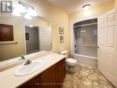 20 Village Crescent, Peterborough (Otonabee), ON - Indoor Photo Showing Bathroom