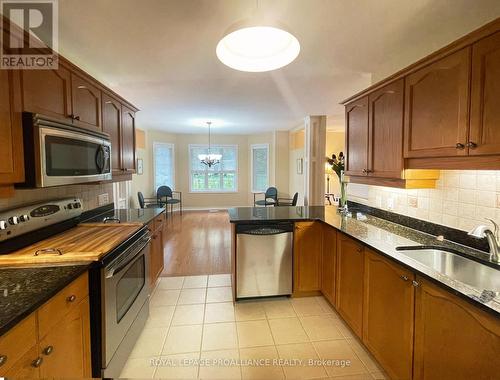 20 Village Crescent, Peterborough (Otonabee), ON - Indoor Photo Showing Kitchen