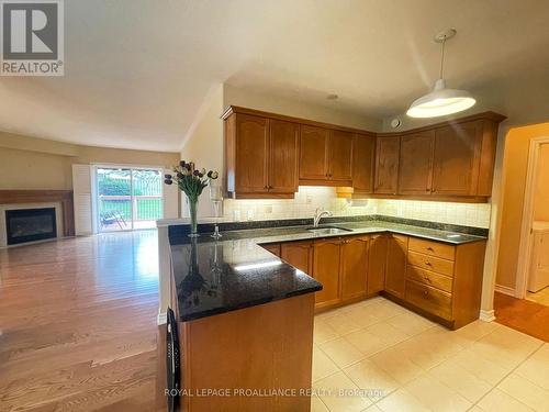 20 Village Crescent, Peterborough (Otonabee), ON - Indoor Photo Showing Kitchen With Double Sink