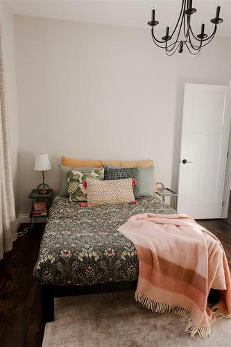 249 Penny Lane, Grande Pointe, MB - Indoor Photo Showing Bedroom