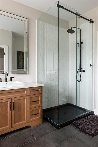 249 Penny Lane, Grande Pointe, MB - Indoor Photo Showing Bathroom