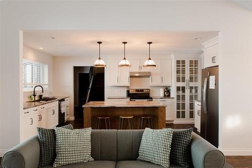 249 Penny Lane, Grande Pointe, MB - Indoor Photo Showing Living Room